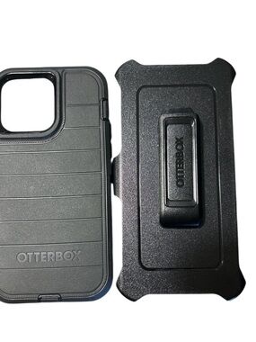 OtterBox Black Dual-Layer Phone Case with Belt Clip Holster